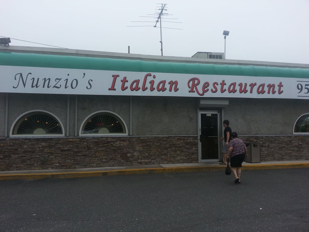 Nunzios Pizza Town