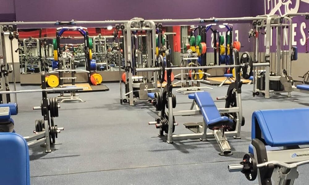 Crunch Fitness – Amityville